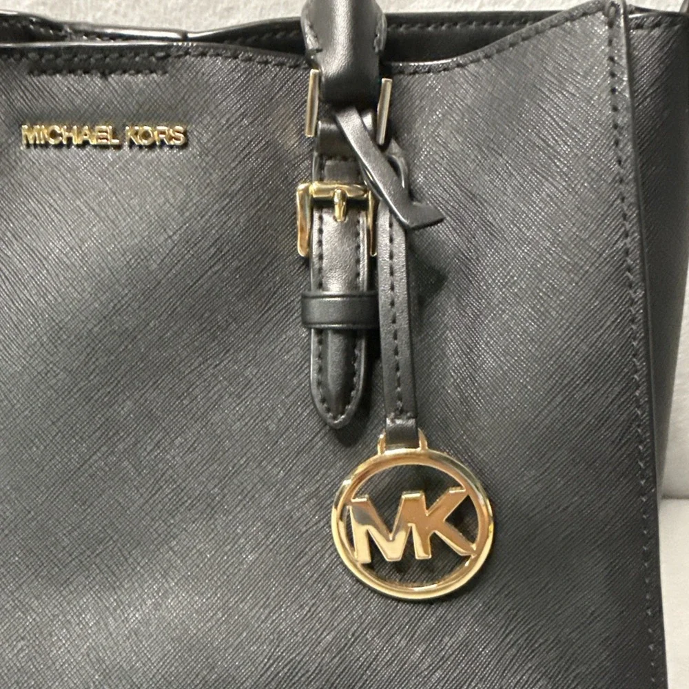 Michael Kors Sallie Medium Satchel WITHOUT‎ pouch Insert